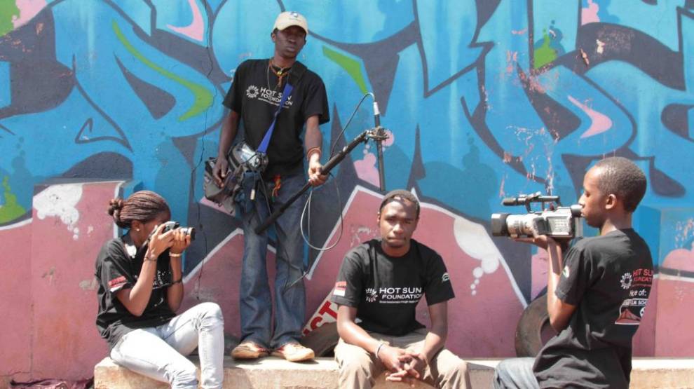Grupo de estudiantes de la Escuela de Cine de Kibera