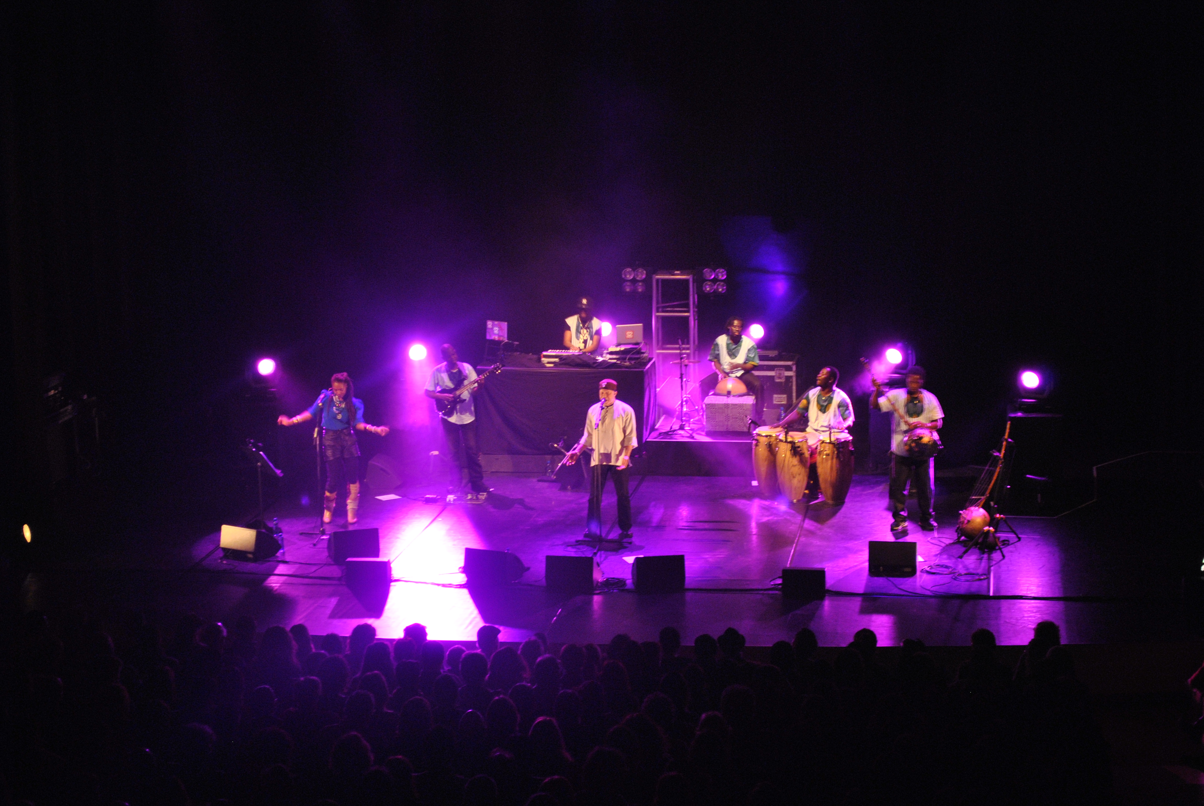 Salif Keïta en el Auditori de Girona. Foto: Sebastián Ruiz/Wiriko. 