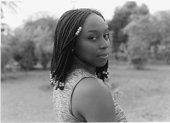Chimamanda Ngozi Adichie. Fuente: http://dynamicafrica.tumblr.com/
