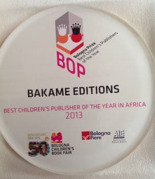 El trofeo entregado en Bolonia que acredita a Bakame como la mejor editorial infantil de África. Imagen cedida por la editorial.