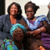 Ama Ata Aidoo, abrazada en Africa Writes