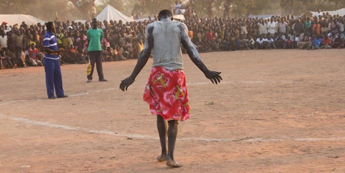 Fotograma de la película "Beats of the Antonov", del director sudanés Hajooj Kuka.