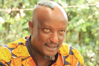 El escritor keniano Binyavanga Wainaina. Foto: Sebastián Ruiz