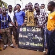 Povoir au peuple Okakene