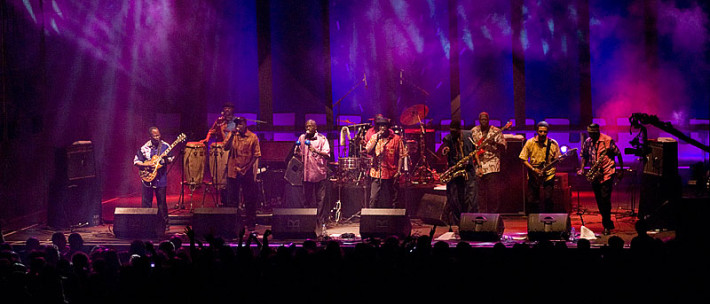 La Orchestra Baobab durante un concierto / Foto: Mário Pires