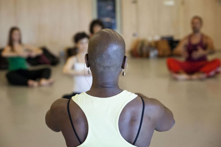 Germaine Acogny, madre de la danza africana contemporánea, muestra en los Teatros del Canal el resultado de su taller. 