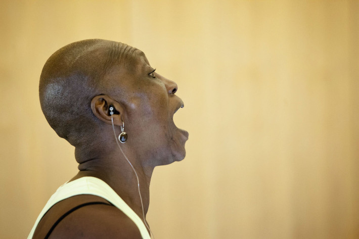 Germaine Acogny, madre de la danza africana contemporánea, muestra en los Teatros del Canal el resultado de su taller. Germaine Acogny, icono universal de la danza contemporánea. Foto de Miguel J. Berrocal.