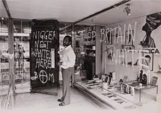 Ataque racista a la libreria de los Huntley en West Ealing, Londres