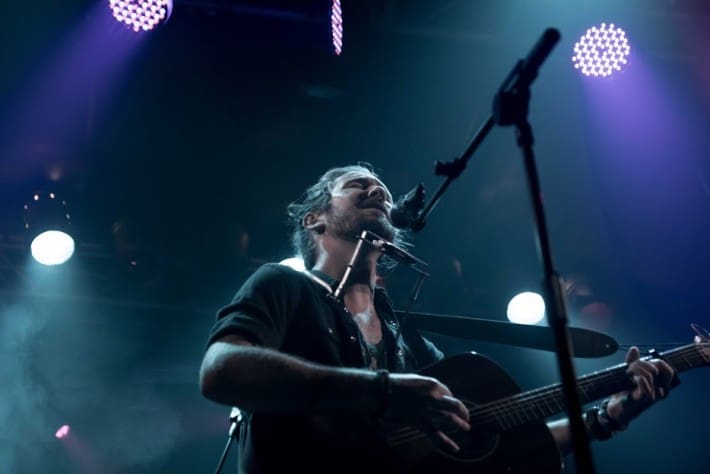 Jeremy Loops durante su actuación en The Electric Ballroom de Londres / Foto: Dan Carter