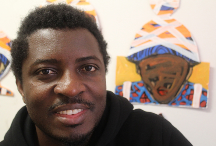 El artista ruandés-ugandés Collin Sekajugo. Foto: Carlos Bajo
