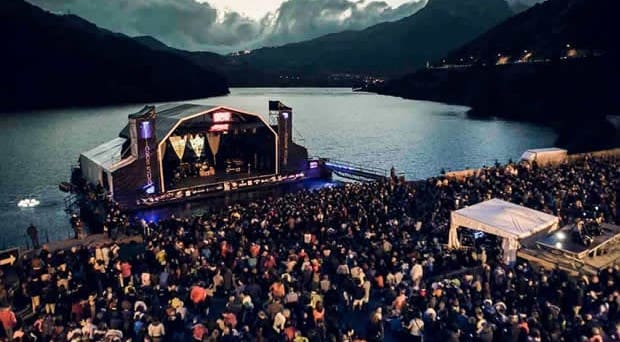 Pirineos-Sur-escenario-noche-620x342