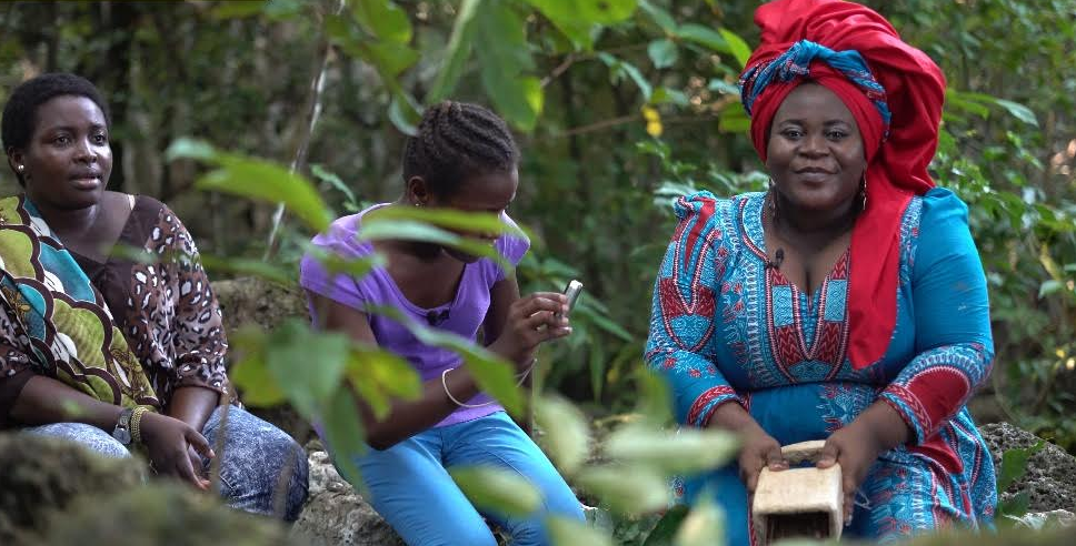 Artista bubi. Foto cortesía del equipo del documental Orígenes y descendientes dirigido por Pedro Mba Ndong