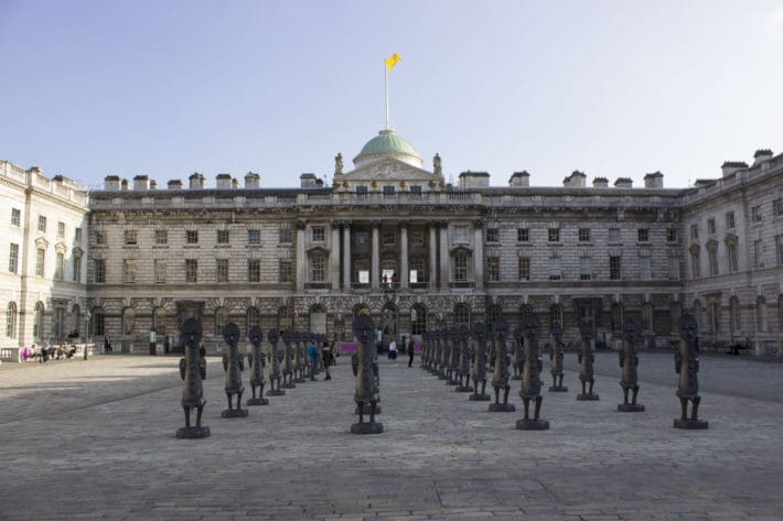 La obra de Zak Ové en Somerset House. (Fotografías: E. Sendra & Ernesto Martín).