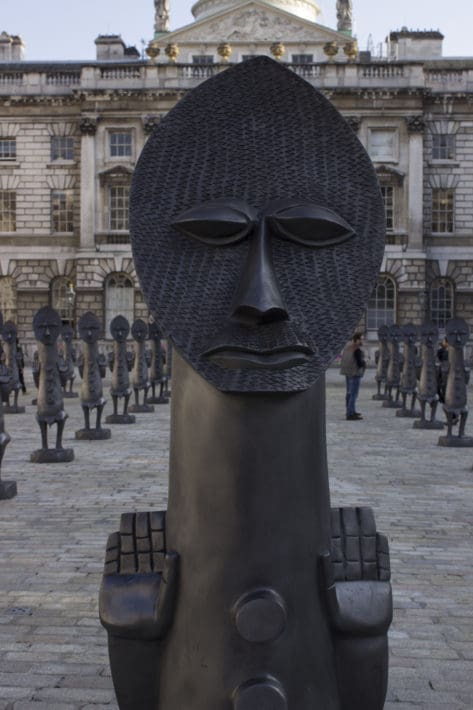 Detalle de la escultura de Zak Ové.