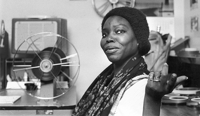 Safi Faye fue la primera mujer en realizar una película en África al sur del Sahara con el cortometraje «La passante», realizado en 1972.