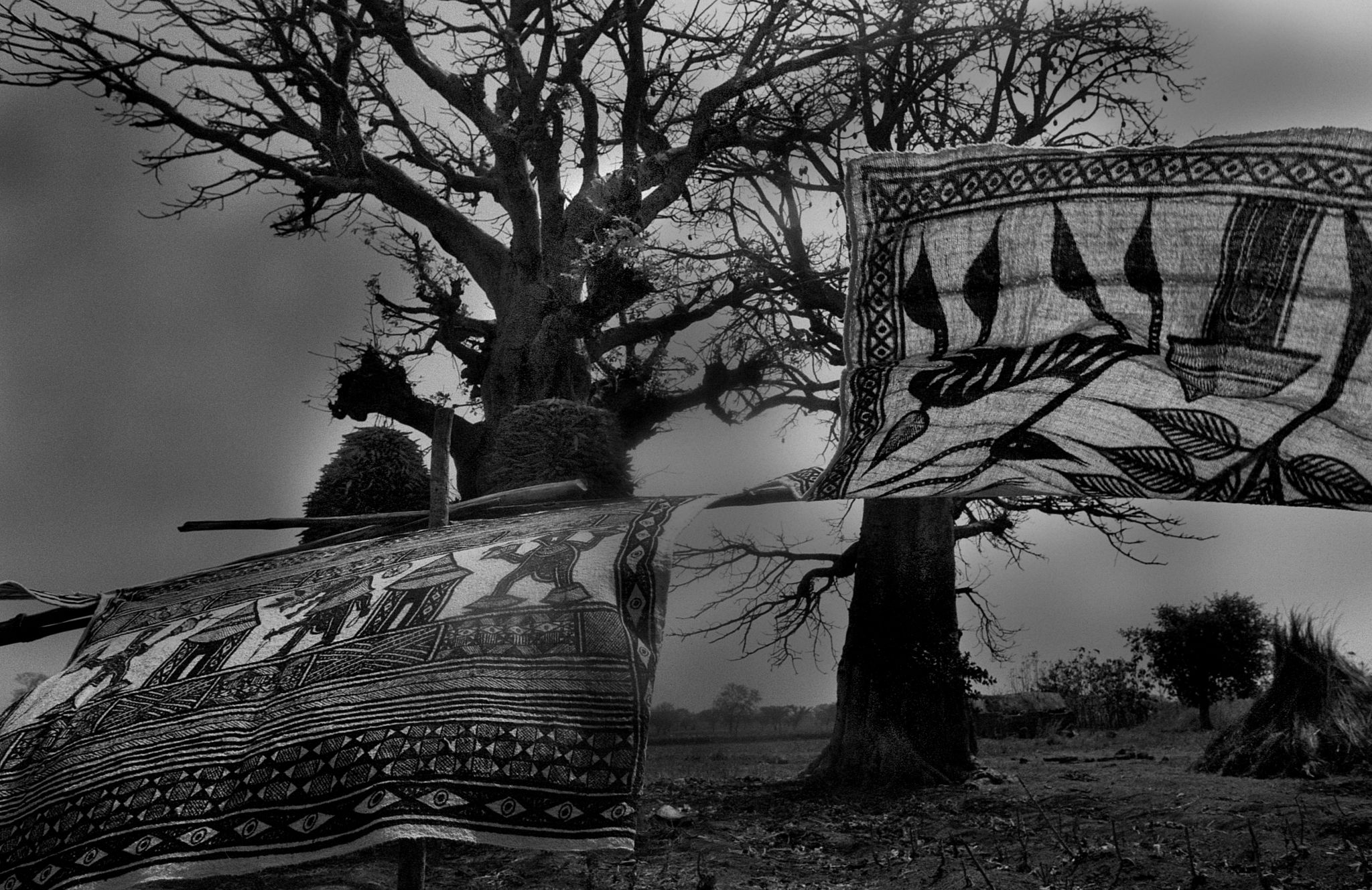 Fotografía de Kim Manresa de Korhogo expuesta en "El lenguaje de las telas”.