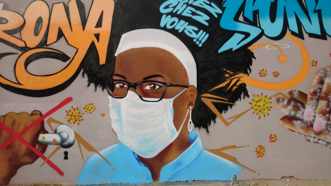 Mural en Dakar realizado por el colectivo Undu Graff.