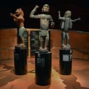 Statues royales, Abomey, Musée du quai Branly. Wikimedia Commons. Statues royales, Abomey, Musée du quai Branly. Wikimedia Commons.