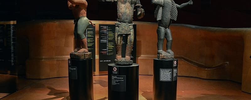 Statues royales, Abomey, Musée du quai Branly. Wikimedia Commons.