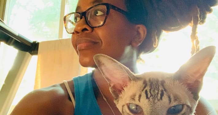 La escritora de literatura fantástica de origen nigeriano, Nnedi Okorafor. Fuente: Instagram de la autora